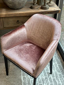 Eetkamerstoel Camilla met armleuning in roze shiny stof - Keijser & Co