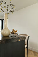 Barstoel Jill in zilverkleurige stof met zwart metalen frame