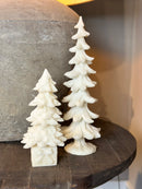Beeldje van witte kerstboom - H26 x D15 cm