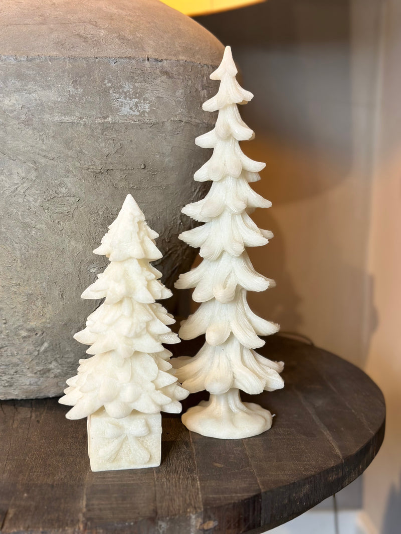 Beeldje van witte kerstboom - H26 x D15 cm