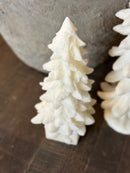 Beeldje van witte kerstboom - H26 x D15 cm