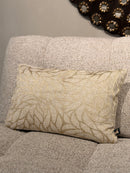 Beige kussen met gouden bladeren - 30x40 cm