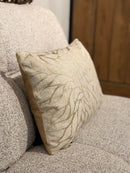 Beige kussen met gouden bladeren - 30x40 cm