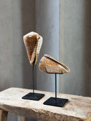 Bruine schelp op voet staand - H28 cm
