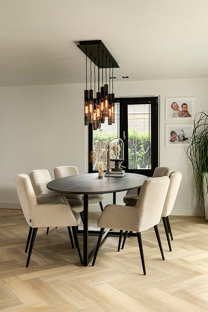 Eetkamerstoel Ivy in off‑white Aquaclean stof met zwarte poten