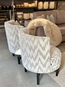 Fauteuil Scarlet in een zig-zag patroon stof in lichte grijskleur