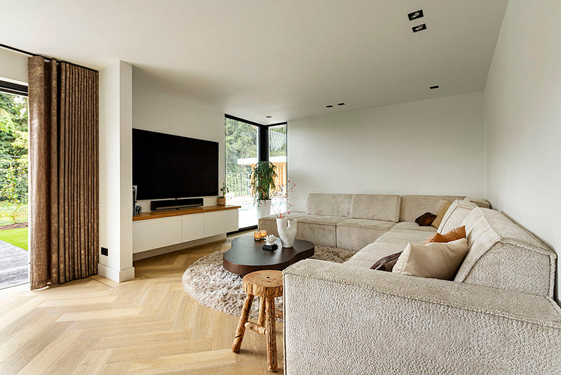 Hoekbank Tori in fluffy parelmoer stof – 344 × 358 cm