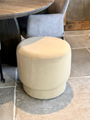 Hocker Klub in karamelkleurige stof - D50 x H48 cm