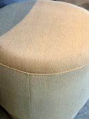 Hocker Klub in karamelkleurige stof - D50 x H48 cm