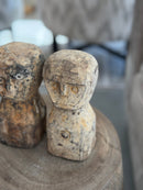 Houten geluksbeeldje met getuite lipjes