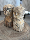Houten geluksbeeldje met getuite lipjes