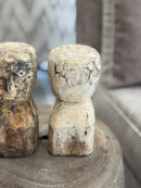 Houten geluksbeeldje met getuite lipjes