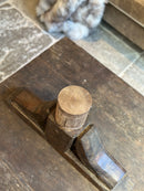 Donkerbruine houten poerkandelaar – L10 × B57 × H20 cm