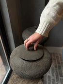 Donkerbruine houten pot met deksel - D29 x H14 cm