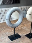 Grijze marmeren ring op statief - 20 cm