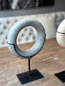 Grijze marmeren ring op statief - 20 cm