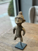 Stenen mannetje op statief