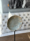 Oud bordje op statief