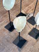 Oud bordje op statief