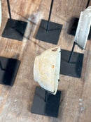 Oud bordje op statief