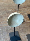 Oud bordje op statief