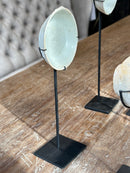 Oud bordje op statief