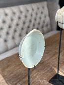 Oud bordje op statief