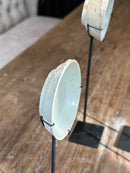 Oud bordje op statief