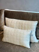 Kaki groen kussen van mousseline stof - 30x50 cm - Reza Irish Cream