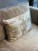 Champagnekleurig kussen met gouden opdruk en kraaltjes - 40x60 cm - Selene Pumice Stone