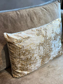 Champagnekleurig kussen met gouden opdruk en kraaltjes - 40x60 cm - Selene Pumice Stone