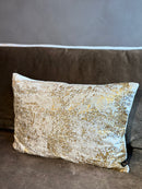 Champagnekleurig kussen met gouden opdruk en kraaltjes - 40x60 cm - Selene Pumice Stone