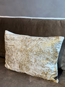 Champagnekleurig kussen met gouden opdruk en kraaltjes - 40x60 cm - Selene Pumice Stone