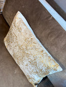 Champagnekleurig kussen met gouden opdruk en kraaltjes - 40x60 cm - Selene Pumice Stone