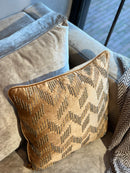 Tabakskleurig velours kussen met kraaltjes - 45x45 cm - Lucie Tobacco Brown