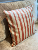 Velours kussen met apricot/champagne streepjes - 45x45 cm - Lorenzo Potters Clay