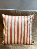 Velours kussen met apricot/champagne streepjes - 45x45 cm - Lorenzo Potters Clay