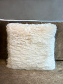 Faux-bont kussen in warme witte kleur - 45x45 cm - Julia Parchment