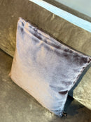 Velours kussen in donkerbruine stof - 45x45 cm - Celeste Chocolate Martini