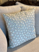 Ijsblauw kussen met panterprint patroon - 45x45 cm - Felinne Iced Blue