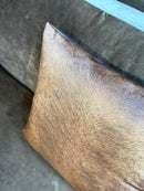 Koperkleurig velours kussen met koeienhaartjes print - 50x50 cm - Perla Rust