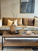 Salontafel van grof hout en smeedijzeren onderstel met onderplank - 160x45x50 cm