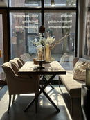 Eetkamerstoel Madrid in leemkleurige linnen-look stof met gecapitonneerde rugleuning