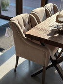 Eetkamerstoel Madrid in leemkleurige linnen-look stof met gecapitonneerde rugleuning