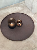 Leren dienblad rond Merel maat XL in donkerbruine krokoprint - D60 cm