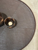 Leren dienblad rond Merel maat XL in donkerbruine krokoprint - D60 cm