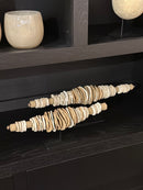 Horizontale kralenketting van katoen maché - B40 x H15 cm