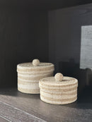 Offermandje met deksel beige met witte kraaltjes - D14 x H6 cm