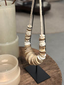 Schelpenketting met sand dollars - B19 x H52 cm