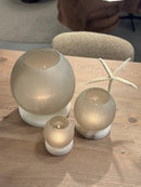 Kasian windlicht in taupekleurig glas met alabaster plateau - D13 x H16 cm